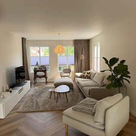 Urban Villa, Garden, Private Parking 빌라 *