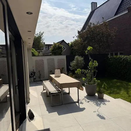 Urban Villa, Garden, Private Parking