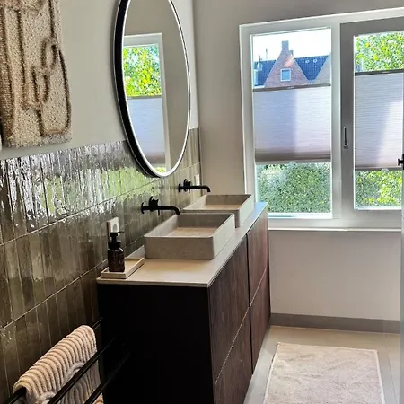 Urban Villa, Garden, Private Parking *