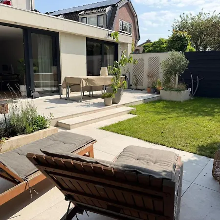 Urban Villa, Garden, Private Parking * 노르트베이크