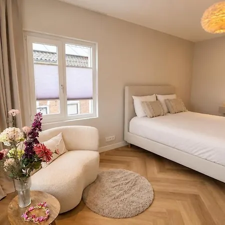 빌라 Urban Villa, Garden, Private Parking *