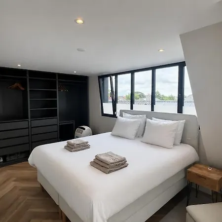 Urban Villa, Garden, Private Parking * 노르트베이크