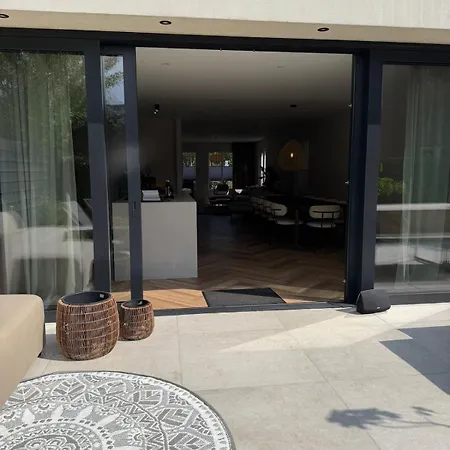 빌라 Urban Villa, Garden, Private Parking *