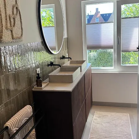 Urban Villa, Garden, Private Parking